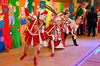 03 PfarrkVogelsng 2025-02 20 20  Tour-Tag, 20. Februar - Zum ersten mal besuchte eine Kinderprinzencrew die Karnevalsfeier der Wohnungsgenossenschaft DU Süd in Neudorf in der Andersenstraße. Von dort ging es dann zum Caritas-Altenheim St. Clemens, in Kaßlerfeld. Seniorenkarneval von der KG Königreich-Duissern. Die dritte Station war dann der Pfarrkarneval der Ev. Gemeinde am Vogelsangplatz. Zum ersten mal besuchte eine Kinderprinzencrew die Karnevalsfeier der Wohnungsgenossenschaft DU Süd in Neudorf in der Andersenstraße. Von dort ging es dann zum Caritas-Altenheim St. Clemens, in Kaßlerfeld. Seniorenkarneval von der KG Königreich-Duissern. Die dritte Station war dann der Pfarrkarneval der Ev. Gemeinde am Vogelsangplatz. : DVPJ, Holger II, Kinderprinz Phil II., Prinzessin, Mia I., Prinzessin Mia I., HDK, Duisburg, Karneval, Helau, Tollität, Event, Session 2024, Session 2025, Hauptausschuss, Gemeinschaft, Hauptausschuss Karneval Duisburg, Duisburg ist echt