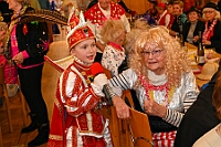03 PfarrkVogelsng 2025-02 20 23  Tour-Tag, 20. Februar - Zum ersten mal besuchte eine Kinderprinzencrew die Karnevalsfeier der Wohnungsgenossenschaft DU Süd in Neudorf in der Andersenstraße. Von dort ging es dann zum Caritas-Altenheim St. Clemens, in Kaßlerfeld. Seniorenkarneval von der KG Königreich-Duissern. Die dritte Station war dann der Pfarrkarneval der Ev. Gemeinde am Vogelsangplatz. Zum ersten mal besuchte eine Kinderprinzencrew die Karnevalsfeier der Wohnungsgenossenschaft DU Süd in Neudorf in der Andersenstraße. Von dort ging es dann zum Caritas-Altenheim St. Clemens, in Kaßlerfeld. Seniorenkarneval von der KG Königreich-Duissern. Die dritte Station war dann der Pfarrkarneval der Ev. Gemeinde am Vogelsangplatz. : DVPJ, Holger II, Kinderprinz Phil II., Prinzessin, Mia I., Prinzessin Mia I., HDK, Duisburg, Karneval, Helau, Tollität, Event, Session 2024, Session 2025, Hauptausschuss, Gemeinschaft, Hauptausschuss Karneval Duisburg, Duisburg ist echt