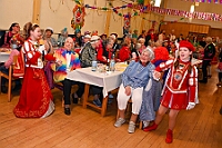03 PfarrkVogelsng 2025-02 20 24  Tour-Tag, 20. Februar - Zum ersten mal besuchte eine Kinderprinzencrew die Karnevalsfeier der Wohnungsgenossenschaft DU Süd in Neudorf in der Andersenstraße. Von dort ging es dann zum Caritas-Altenheim St. Clemens, in Kaßlerfeld. Seniorenkarneval von der KG Königreich-Duissern. Die dritte Station war dann der Pfarrkarneval der Ev. Gemeinde am Vogelsangplatz. Zum ersten mal besuchte eine Kinderprinzencrew die Karnevalsfeier der Wohnungsgenossenschaft DU Süd in Neudorf in der Andersenstraße. Von dort ging es dann zum Caritas-Altenheim St. Clemens, in Kaßlerfeld. Seniorenkarneval von der KG Königreich-Duissern. Die dritte Station war dann der Pfarrkarneval der Ev. Gemeinde am Vogelsangplatz. : DVPJ, Holger II, Kinderprinz Phil II., Prinzessin, Mia I., Prinzessin Mia I., HDK, Duisburg, Karneval, Helau, Tollität, Event, Session 2024, Session 2025, Hauptausschuss, Gemeinschaft, Hauptausschuss Karneval Duisburg, Duisburg ist echt