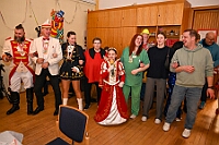 03 PfarrkVogelsng 2025-02 20 25  Tour-Tag, 20. Februar - Zum ersten mal besuchte eine Kinderprinzencrew die Karnevalsfeier der Wohnungsgenossenschaft DU Süd in Neudorf in der Andersenstraße. Von dort ging es dann zum Caritas-Altenheim St. Clemens, in Kaßlerfeld. Seniorenkarneval von der KG Königreich-Duissern. Die dritte Station war dann der Pfarrkarneval der Ev. Gemeinde am Vogelsangplatz. Zum ersten mal besuchte eine Kinderprinzencrew die Karnevalsfeier der Wohnungsgenossenschaft DU Süd in Neudorf in der Andersenstraße. Von dort ging es dann zum Caritas-Altenheim St. Clemens, in Kaßlerfeld. Seniorenkarneval von der KG Königreich-Duissern. Die dritte Station war dann der Pfarrkarneval der Ev. Gemeinde am Vogelsangplatz. : DVPJ, Holger II, Kinderprinz Phil II., Prinzessin, Mia I., Prinzessin Mia I., HDK, Duisburg, Karneval, Helau, Tollität, Event, Session 2024, Session 2025, Hauptausschuss, Gemeinschaft, Hauptausschuss Karneval Duisburg, Duisburg ist echt