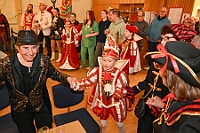 03 PfarrkVogelsng 2025-02 20 26  Tour-Tag, 20. Februar - Zum ersten mal besuchte eine Kinderprinzencrew die Karnevalsfeier der Wohnungsgenossenschaft DU Süd in Neudorf in der Andersenstraße. Von dort ging es dann zum Caritas-Altenheim St. Clemens, in Kaßlerfeld. Seniorenkarneval von der KG Königreich-Duissern. Die dritte Station war dann der Pfarrkarneval der Ev. Gemeinde am Vogelsangplatz. Zum ersten mal besuchte eine Kinderprinzencrew die Karnevalsfeier der Wohnungsgenossenschaft DU Süd in Neudorf in der Andersenstraße. Von dort ging es dann zum Caritas-Altenheim St. Clemens, in Kaßlerfeld. Seniorenkarneval von der KG Königreich-Duissern. Die dritte Station war dann der Pfarrkarneval der Ev. Gemeinde am Vogelsangplatz. : DVPJ, Holger II, Kinderprinz Phil II., Prinzessin, Mia I., Prinzessin Mia I., HDK, Duisburg, Karneval, Helau, Tollität, Event, Session 2024, Session 2025, Hauptausschuss, Gemeinschaft, Hauptausschuss Karneval Duisburg, Duisburg ist echt