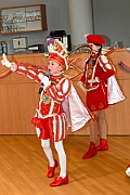 02 SeniorenkHEDWIG 2025-02-22 08  Samstag-Tour, 22. Februar - „Helau im Forum Mülheim – es wird bunt!“ hieß es am Samstag Vormittag bei Kinderkarnevalsfest im FORUM in Mülheim. Danach ging es zum Seniorenkarneval im „HEWAG Seniorenstift“ an der Karl-Lehr-Straße, Gastgeber die Stadtgarde Rot-Weiss. Danach wurde es sportlich. Wir waren Gäste beim Spiel der Handballherrn II des OSC an der Krefelderstraße. Der OSC gewann mit 39:23. Dann wurde es festlich, „Bürger-Gala“ der Bürgergarde Duisburg, Premiere im WYNDHAM Hotel Duisburger Hof. Danach zum Heimspiel für Prinz und Hofmarschall. Kostümfest der KG Königreich Duissern. Wir wurden dort umjubelnt empfangen. : DVPJ, Holger II, Kinderprinz Phil II., Prinzessin, Mia I., Prinzessin Mia I., HDK, Duisburg, Karneval, Helau, Tollität, Event, Session 2024, Session 2025, Hauptausschuss, Gemeinschaft, Hauptausschuss Karneval Duisburg, Duisburg ist echt