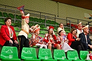 03 OSC Rheih 2025-02-22 13  Samstag-Tour, 22. Februar - „Helau im Forum Mülheim – es wird bunt!“ hieß es am Samstag Vormittag bei Kinderkarnevalsfest im FORUM in Mülheim. Danach ging es zum Seniorenkarneval im „HEWAG Seniorenstift“ an der Karl-Lehr-Straße, Gastgeber die Stadtgarde Rot-Weiss. Danach wurde es sportlich. Wir waren Gäste beim Spiel der Handballherrn II des OSC an der Krefelderstraße. Der OSC gewann mit 39:23. Dann wurde es festlich, „Bürger-Gala“ der Bürgergarde Duisburg, Premiere im WYNDHAM Hotel Duisburger Hof. Danach zum Heimspiel für Prinz und Hofmarschall. Kostümfest der KG Königreich Duissern. Wir wurden dort umjubelnt empfangen. : DVPJ, Holger II, Kinderprinz Phil II., Prinzessin, Mia I., Prinzessin Mia I., HDK, Duisburg, Karneval, Helau, Tollität, Event, Session 2024, Session 2025, Hauptausschuss, Gemeinschaft, Hauptausschuss Karneval Duisburg, Duisburg ist echt