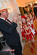 04 BuergerGala 2025-02-22 10  Samstag-Tour, 22. Februar - „Helau im Forum Mülheim – es wird bunt!“ hieß es am Samstag Vormittag bei Kinderkarnevalsfest im FORUM in Mülheim. Danach ging es zum Seniorenkarneval im „HEWAG Seniorenstift“ an der Karl-Lehr-Straße, Gastgeber die Stadtgarde Rot-Weiss. Danach wurde es sportlich. Wir waren Gäste beim Spiel der Handballherrn II des OSC an der Krefelderstraße. Der OSC gewann mit 39:23. Dann wurde es festlich, „Bürger-Gala“ der Bürgergarde Duisburg, Premiere im WYNDHAM Hotel Duisburger Hof. Danach zum Heimspiel für Prinz und Hofmarschall. Kostümfest der KG Königreich Duissern. Wir wurden dort umjubelnt empfangen. : DVPJ, Holger II, Kinderprinz Phil II., Prinzessin, Mia I., Prinzessin Mia I., HDK, Duisburg, Karneval, Helau, Tollität, Event, Session 2024, Session 2025, Hauptausschuss, Gemeinschaft, Hauptausschuss Karneval Duisburg, Duisburg ist echt
