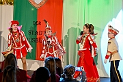04 BuergerGala 2025-02-22 16  Samstag-Tour, 22. Februar - „Helau im Forum Mülheim – es wird bunt!“ hieß es am Samstag Vormittag bei Kinderkarnevalsfest im FORUM in Mülheim. Danach ging es zum Seniorenkarneval im „HEWAG Seniorenstift“ an der Karl-Lehr-Straße, Gastgeber die Stadtgarde Rot-Weiss. Danach wurde es sportlich. Wir waren Gäste beim Spiel der Handballherrn II des OSC an der Krefelderstraße. Der OSC gewann mit 39:23. Dann wurde es festlich, „Bürger-Gala“ der Bürgergarde Duisburg, Premiere im WYNDHAM Hotel Duisburger Hof. Danach zum Heimspiel für Prinz und Hofmarschall. Kostümfest der KG Königreich Duissern. Wir wurden dort umjubelnt empfangen. : DVPJ, Holger II, Kinderprinz Phil II., Prinzessin, Mia I., Prinzessin Mia I., HDK, Duisburg, Karneval, Helau, Tollität, Event, Session 2024, Session 2025, Hauptausschuss, Gemeinschaft, Hauptausschuss Karneval Duisburg, Duisburg ist echt