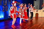 05 KustuemfKGKoenigDuissern 2025-02-22 13  Samstag-Tour, 22. Februar - „Helau im Forum Mülheim – es wird bunt!“ hieß es am Samstag Vormittag bei Kinderkarnevalsfest im FORUM in Mülheim. Danach ging es zum Seniorenkarneval im „HEWAG Seniorenstift“ an der Karl-Lehr-Straße, Gastgeber die Stadtgarde Rot-Weiss. Danach wurde es sportlich. Wir waren Gäste beim Spiel der Handballherrn II des OSC an der Krefelderstraße. Der OSC gewann mit 39:23. Dann wurde es festlich, „Bürger-Gala“ der Bürgergarde Duisburg, Premiere im WYNDHAM Hotel Duisburger Hof. Danach zum Heimspiel für Prinz und Hofmarschall. Kostümfest der KG Königreich Duissern. Wir wurden dort umjubelnt empfangen. : DVPJ, Holger II, Kinderprinz Phil II., Prinzessin, Mia I., Prinzessin Mia I., HDK, Duisburg, Karneval, Helau, Tollität, Event, Session 2024, Session 2025, Hauptausschuss, Gemeinschaft, Hauptausschuss Karneval Duisburg, Duisburg ist echt