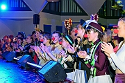 05 KustuemfKGKoenigDuissern 2025-02-22 17  Samstag-Tour, 22. Februar - „Helau im Forum Mülheim – es wird bunt!“ hieß es am Samstag Vormittag bei Kinderkarnevalsfest im FORUM in Mülheim. Danach ging es zum Seniorenkarneval im „HEWAG Seniorenstift“ an der Karl-Lehr-Straße, Gastgeber die Stadtgarde Rot-Weiss. Danach wurde es sportlich. Wir waren Gäste beim Spiel der Handballherrn II des OSC an der Krefelderstraße. Der OSC gewann mit 39:23. Dann wurde es festlich, „Bürger-Gala“ der Bürgergarde Duisburg, Premiere im WYNDHAM Hotel Duisburger Hof. Danach zum Heimspiel für Prinz und Hofmarschall. Kostümfest der KG Königreich Duissern. Wir wurden dort umjubelnt empfangen. : DVPJ, Holger II, Kinderprinz Phil II., Prinzessin, Mia I., Prinzessin Mia I., HDK, Duisburg, Karneval, Helau, Tollität, Event, Session 2024, Session 2025, Hauptausschuss, Gemeinschaft, Hauptausschuss Karneval Duisburg, Duisburg ist echt