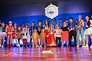 05 KustuemfKGKoenigDuissern 2025-02-22 21  Samstag-Tour, 22. Februar - „Helau im Forum Mülheim – es wird bunt!“ hieß es am Samstag Vormittag bei Kinderkarnevalsfest im FORUM in Mülheim. Danach ging es zum Seniorenkarneval im „HEWAG Seniorenstift“ an der Karl-Lehr-Straße, Gastgeber die Stadtgarde Rot-Weiss. Danach wurde es sportlich. Wir waren Gäste beim Spiel der Handballherrn II des OSC an der Krefelderstraße. Der OSC gewann mit 39:23. Dann wurde es festlich, „Bürger-Gala“ der Bürgergarde Duisburg, Premiere im WYNDHAM Hotel Duisburger Hof. Danach zum Heimspiel für Prinz und Hofmarschall. Kostümfest der KG Königreich Duissern. Wir wurden dort umjubelnt empfangen. : DVPJ, Holger II, Kinderprinz Phil II., Prinzessin, Mia I., Prinzessin Mia I., HDK, Duisburg, Karneval, Helau, Tollität, Event, Session 2024, Session 2025, Hauptausschuss, Gemeinschaft, Hauptausschuss Karneval Duisburg, Duisburg ist echt