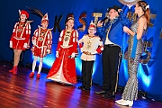 05 KustuemfKGKoenigDuissern 2025-02-22 24  Samstag-Tour, 22. Februar - „Helau im Forum Mülheim – es wird bunt!“ hieß es am Samstag Vormittag bei Kinderkarnevalsfest im FORUM in Mülheim. Danach ging es zum Seniorenkarneval im „HEWAG Seniorenstift“ an der Karl-Lehr-Straße, Gastgeber die Stadtgarde Rot-Weiss. Danach wurde es sportlich. Wir waren Gäste beim Spiel der Handballherrn II des OSC an der Krefelderstraße. Der OSC gewann mit 39:23. Dann wurde es festlich, „Bürger-Gala“ der Bürgergarde Duisburg, Premiere im WYNDHAM Hotel Duisburger Hof. Danach zum Heimspiel für Prinz und Hofmarschall. Kostümfest der KG Königreich Duissern. Wir wurden dort umjubelnt empfangen. : DVPJ, Holger II, Kinderprinz Phil II., Prinzessin, Mia I., Prinzessin Mia I., HDK, Duisburg, Karneval, Helau, Tollität, Event, Session 2024, Session 2025, Hauptausschuss, Gemeinschaft, Hauptausschuss Karneval Duisburg, Duisburg ist echt
