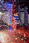 05 KustuemfKGKoenigDuissern 2025-02-22 29  Samstag-Tour, 22. Februar - „Helau im Forum Mülheim – es wird bunt!“ hieß es am Samstag Vormittag bei Kinderkarnevalsfest im FORUM in Mülheim. Danach ging es zum Seniorenkarneval im „HEWAG Seniorenstift“ an der Karl-Lehr-Straße, Gastgeber die Stadtgarde Rot-Weiss. Danach wurde es sportlich. Wir waren Gäste beim Spiel der Handballherrn II des OSC an der Krefelderstraße. Der OSC gewann mit 39:23. Dann wurde es festlich, „Bürger-Gala“ der Bürgergarde Duisburg, Premiere im WYNDHAM Hotel Duisburger Hof. Danach zum Heimspiel für Prinz und Hofmarschall. Kostümfest der KG Königreich Duissern. Wir wurden dort umjubelnt empfangen. : DVPJ, Holger II, Kinderprinz Phil II., Prinzessin, Mia I., Prinzessin Mia I., HDK, Duisburg, Karneval, Helau, Tollität, Event, Session 2024, Session 2025, Hauptausschuss, Gemeinschaft, Hauptausschuss Karneval Duisburg, Duisburg ist echt