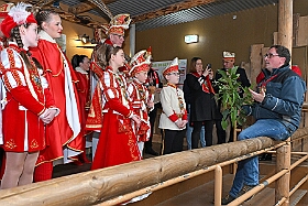 01 ZooDuisburg 2025-02-25 07  Zoo und WDR - Der Besuch vom Duisburger Zoo ist für uns schon ein muss. Seit Jahren ziert schon ein Zootier den Kinderprinzen-Pin, wie auch den Orden. In diesem Jahr ist es ja der Seehund. Es gab aber noch Koala und Delphin zu sehen. Und danach besuchten wir den WDR in Duisburg in der Lokalzeit Redaktion und dem Studio im Innenhafen. : DVPJ, Holger II, Kinderprinz Phil II., Prinzessin, Mia I., Prinzessin Mia I., HDK, Duisburg, Karneval, Helau, Tollität, Event, Session 2024, Session 2025, Hauptausschuss, Gemeinschaft, Hauptausschuss Karneval Duisburg, Duisburg ist echt