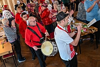 01 BuergEmpfRheinh 2025-02-29 06  Der Mittwoch vor Altweiber - Um 11.11Uhr starten wir an diesem Tag in Rheinhausen in der Erlöserkirche. Darin Finder der traditionelle Bügermeisterempfang Rheinhausens statt. Nicht weil unser Bus zum TÜV muss, nein wir fahren nach Neumühl zur DEKRA zum Prinzenwiegen. Prinz Holger II. und wir werden gegen Kartons voller Wurfmaterial aufgewogen. Abends dann noch mal in das IntercityHotel zum Prinzenempfang der Roten Funken, Tradition halt am Vorabend zu Altweiber. : DVPJ, Holger II, Kinderprinz Phil II., Prinzessin, Mia I., Prinzessin Mia I., HDK, Duisburg, Karneval, Helau, Tollität, Event, Session 2024, Session 2025, Hauptausschuss, Gemeinschaft, Hauptausschuss Karneval Duisburg, Duisburg ist echt