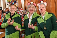 01 BuergEmpfRheinh 2025-02-29 13  Der Mittwoch vor Altweiber - Um 11.11Uhr starten wir an diesem Tag in Rheinhausen in der Erlöserkirche. Darin Finder der traditionelle Bügermeisterempfang Rheinhausens statt. Nicht weil unser Bus zum TÜV muss, nein wir fahren nach Neumühl zur DEKRA zum Prinzenwiegen. Prinz Holger II. und wir werden gegen Kartons voller Wurfmaterial aufgewogen. Abends dann noch mal in das IntercityHotel zum Prinzenempfang der Roten Funken, Tradition halt am Vorabend zu Altweiber. : DVPJ, Holger II, Kinderprinz Phil II., Prinzessin, Mia I., Prinzessin Mia I., HDK, Duisburg, Karneval, Helau, Tollität, Event, Session 2024, Session 2025, Hauptausschuss, Gemeinschaft, Hauptausschuss Karneval Duisburg, Duisburg ist echt