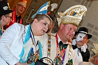 01 BuergEmpfRheinh 2025-02-29 14  Der Mittwoch vor Altweiber - Um 11.11Uhr starten wir an diesem Tag in Rheinhausen in der Erlöserkirche. Darin Finder der traditionelle Bügermeisterempfang Rheinhausens statt. Nicht weil unser Bus zum TÜV muss, nein wir fahren nach Neumühl zur DEKRA zum Prinzenwiegen. Prinz Holger II. und wir werden gegen Kartons voller Wurfmaterial aufgewogen. Abends dann noch mal in das IntercityHotel zum Prinzenempfang der Roten Funken, Tradition halt am Vorabend zu Altweiber. : DVPJ, Holger II, Kinderprinz Phil II., Prinzessin, Mia I., Prinzessin Mia I., HDK, Duisburg, Karneval, Helau, Tollität, Event, Session 2024, Session 2025, Hauptausschuss, Gemeinschaft, Hauptausschuss Karneval Duisburg, Duisburg ist echt
