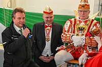 01 DEKRA PriWieg 2025-02-29 03  Der Mittwoch vor Altweiber - Um 11.11Uhr starten wir an diesem Tag in Rheinhausen in der Erlöserkirche. Darin Finder der traditionelle Bügermeisterempfang Rheinhausens statt. Nicht weil unser Bus zum TÜV muss, nein wir fahren nach Neumühl zur DEKRA zum Prinzenwiegen. Prinz Holger II. und wir werden gegen Kartons voller Wurfmaterial aufgewogen. Abends dann noch mal in das IntercityHotel zum Prinzenempfang der Roten Funken, Tradition halt am Vorabend zu Altweiber. : DVPJ, Holger II, Kinderprinz Phil II., Prinzessin, Mia I., Prinzessin Mia I., HDK, Duisburg, Karneval, Helau, Tollität, Event, Session 2024, Session 2025, Hauptausschuss, Gemeinschaft, Hauptausschuss Karneval Duisburg, Duisburg ist echt
