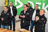 01 DEKRA PriWieg 2025-02-29 04  Der Mittwoch vor Altweiber - Um 11.11Uhr starten wir an diesem Tag in Rheinhausen in der Erlöserkirche. Darin Finder der traditionelle Bügermeisterempfang Rheinhausens statt. Nicht weil unser Bus zum TÜV muss, nein wir fahren nach Neumühl zur DEKRA zum Prinzenwiegen. Prinz Holger II. und wir werden gegen Kartons voller Wurfmaterial aufgewogen. Abends dann noch mal in das IntercityHotel zum Prinzenempfang der Roten Funken, Tradition halt am Vorabend zu Altweiber. : DVPJ, Holger II, Kinderprinz Phil II., Prinzessin, Mia I., Prinzessin Mia I., HDK, Duisburg, Karneval, Helau, Tollität, Event, Session 2024, Session 2025, Hauptausschuss, Gemeinschaft, Hauptausschuss Karneval Duisburg, Duisburg ist echt