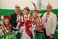 01 DEKRA PriWieg 2025-02-29 07  Der Mittwoch vor Altweiber - Um 11.11Uhr starten wir an diesem Tag in Rheinhausen in der Erlöserkirche. Darin Finder der traditionelle Bügermeisterempfang Rheinhausens statt. Nicht weil unser Bus zum TÜV muss, nein wir fahren nach Neumühl zur DEKRA zum Prinzenwiegen. Prinz Holger II. und wir werden gegen Kartons voller Wurfmaterial aufgewogen. Abends dann noch mal in das IntercityHotel zum Prinzenempfang der Roten Funken, Tradition halt am Vorabend zu Altweiber. : DVPJ, Holger II, Kinderprinz Phil II., Prinzessin, Mia I., Prinzessin Mia I., HDK, Duisburg, Karneval, Helau, Tollität, Event, Session 2024, Session 2025, Hauptausschuss, Gemeinschaft, Hauptausschuss Karneval Duisburg, Duisburg ist echt