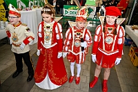 01 DEKRA PriWieg 2025-02-29 17  Der Mittwoch vor Altweiber - Um 11.11Uhr starten wir an diesem Tag in Rheinhausen in der Erlöserkirche. Darin Finder der traditionelle Bügermeisterempfang Rheinhausens statt. Nicht weil unser Bus zum TÜV muss, nein wir fahren nach Neumühl zur DEKRA zum Prinzenwiegen. Prinz Holger II. und wir werden gegen Kartons voller Wurfmaterial aufgewogen. Abends dann noch mal in das IntercityHotel zum Prinzenempfang der Roten Funken, Tradition halt am Vorabend zu Altweiber. : DVPJ, Holger II, Kinderprinz Phil II., Prinzessin, Mia I., Prinzessin Mia I., HDK, Duisburg, Karneval, Helau, Tollität, Event, Session 2024, Session 2025, Hauptausschuss, Gemeinschaft, Hauptausschuss Karneval Duisburg, Duisburg ist echt