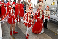 01 DEKRA PriWieg 2025-02-29 18  Der Mittwoch vor Altweiber - Um 11.11Uhr starten wir an diesem Tag in Rheinhausen in der Erlöserkirche. Darin Finder der traditionelle Bügermeisterempfang Rheinhausens statt. Nicht weil unser Bus zum TÜV muss, nein wir fahren nach Neumühl zur DEKRA zum Prinzenwiegen. Prinz Holger II. und wir werden gegen Kartons voller Wurfmaterial aufgewogen. Abends dann noch mal in das IntercityHotel zum Prinzenempfang der Roten Funken, Tradition halt am Vorabend zu Altweiber. : DVPJ, Holger II, Kinderprinz Phil II., Prinzessin, Mia I., Prinzessin Mia I., HDK, Duisburg, Karneval, Helau, Tollität, Event, Session 2024, Session 2025, Hauptausschuss, Gemeinschaft, Hauptausschuss Karneval Duisburg, Duisburg ist echt