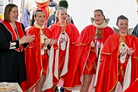 01 DEKRA PriWieg 2025-02-29 24  Der Mittwoch vor Altweiber - Um 11.11Uhr starten wir an diesem Tag in Rheinhausen in der Erlöserkirche. Darin Finder der traditionelle Bügermeisterempfang Rheinhausens statt. Nicht weil unser Bus zum TÜV muss, nein wir fahren nach Neumühl zur DEKRA zum Prinzenwiegen. Prinz Holger II. und wir werden gegen Kartons voller Wurfmaterial aufgewogen. Abends dann noch mal in das IntercityHotel zum Prinzenempfang der Roten Funken, Tradition halt am Vorabend zu Altweiber. : DVPJ, Holger II, Kinderprinz Phil II., Prinzessin, Mia I., Prinzessin Mia I., HDK, Duisburg, Karneval, Helau, Tollität, Event, Session 2024, Session 2025, Hauptausschuss, Gemeinschaft, Hauptausschuss Karneval Duisburg, Duisburg ist echt