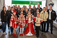 01 DEKRA PriWieg 2025-02-29 26  Der Mittwoch vor Altweiber - Um 11.11Uhr starten wir an diesem Tag in Rheinhausen in der Erlöserkirche. Darin Finder der traditionelle Bügermeisterempfang Rheinhausens statt. Nicht weil unser Bus zum TÜV muss, nein wir fahren nach Neumühl zur DEKRA zum Prinzenwiegen. Prinz Holger II. und wir werden gegen Kartons voller Wurfmaterial aufgewogen. Abends dann noch mal in das IntercityHotel zum Prinzenempfang der Roten Funken, Tradition halt am Vorabend zu Altweiber. : DVPJ, Holger II, Kinderprinz Phil II., Prinzessin, Mia I., Prinzessin Mia I., HDK, Duisburg, Karneval, Helau, Tollität, Event, Session 2024, Session 2025, Hauptausschuss, Gemeinschaft, Hauptausschuss Karneval Duisburg, Duisburg ist echt