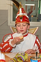 01 DEKRA PriWieg 2025-02-29 28  Der Mittwoch vor Altweiber - Um 11.11Uhr starten wir an diesem Tag in Rheinhausen in der Erlöserkirche. Darin Finder der traditionelle Bügermeisterempfang Rheinhausens statt. Nicht weil unser Bus zum TÜV muss, nein wir fahren nach Neumühl zur DEKRA zum Prinzenwiegen. Prinz Holger II. und wir werden gegen Kartons voller Wurfmaterial aufgewogen. Abends dann noch mal in das IntercityHotel zum Prinzenempfang der Roten Funken, Tradition halt am Vorabend zu Altweiber. : DVPJ, Holger II, Kinderprinz Phil II., Prinzessin, Mia I., Prinzessin Mia I., HDK, Duisburg, Karneval, Helau, Tollität, Event, Session 2024, Session 2025, Hauptausschuss, Gemeinschaft, Hauptausschuss Karneval Duisburg, Duisburg ist echt