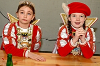 01 DEKRA PriWieg 2025-02-29 30  Der Mittwoch vor Altweiber - Um 11.11Uhr starten wir an diesem Tag in Rheinhausen in der Erlöserkirche. Darin Finder der traditionelle Bügermeisterempfang Rheinhausens statt. Nicht weil unser Bus zum TÜV muss, nein wir fahren nach Neumühl zur DEKRA zum Prinzenwiegen. Prinz Holger II. und wir werden gegen Kartons voller Wurfmaterial aufgewogen. Abends dann noch mal in das IntercityHotel zum Prinzenempfang der Roten Funken, Tradition halt am Vorabend zu Altweiber. : DVPJ, Holger II, Kinderprinz Phil II., Prinzessin, Mia I., Prinzessin Mia I., HDK, Duisburg, Karneval, Helau, Tollität, Event, Session 2024, Session 2025, Hauptausschuss, Gemeinschaft, Hauptausschuss Karneval Duisburg, Duisburg ist echt