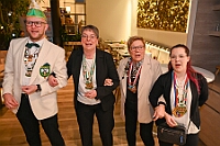 03 PriEmpfRoteFunken 2025-02-29  (18)  Der Mittwoch vor Altweiber - Um 11.11Uhr starten wir an diesem Tag in Rheinhausen in der Erlöserkirche. Darin Finder der traditionelle Bügermeisterempfang Rheinhausens statt. Nicht weil unser Bus zum TÜV muss, nein wir fahren nach Neumühl zur DEKRA zum Prinzenwiegen. Prinz Holger II. und wir werden gegen Kartons voller Wurfmaterial aufgewogen. Abends dann noch mal in das IntercityHotel zum Prinzenempfang der Roten Funken, Tradition halt am Vorabend zu Altweiber. : DVPJ, Holger II, Kinderprinz Phil II., Prinzessin, Mia I., Prinzessin Mia I., HDK, Duisburg, Karneval, Helau, Tollität, Event, Session 2024, Session 2025, Hauptausschuss, Gemeinschaft, Hauptausschuss Karneval Duisburg, Duisburg ist echt