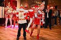 03 PriEmpfRoteFunken 2025-02-29  (19)  Der Mittwoch vor Altweiber - Um 11.11Uhr starten wir an diesem Tag in Rheinhausen in der Erlöserkirche. Darin Finder der traditionelle Bügermeisterempfang Rheinhausens statt. Nicht weil unser Bus zum TÜV muss, nein wir fahren nach Neumühl zur DEKRA zum Prinzenwiegen. Prinz Holger II. und wir werden gegen Kartons voller Wurfmaterial aufgewogen. Abends dann noch mal in das IntercityHotel zum Prinzenempfang der Roten Funken, Tradition halt am Vorabend zu Altweiber. : DVPJ, Holger II, Kinderprinz Phil II., Prinzessin, Mia I., Prinzessin Mia I., HDK, Duisburg, Karneval, Helau, Tollität, Event, Session 2024, Session 2025, Hauptausschuss, Gemeinschaft, Hauptausschuss Karneval Duisburg, Duisburg ist echt