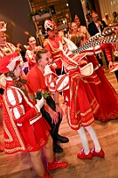 03 PriEmpfRoteFunken 2025-02-29  (21)  Der Mittwoch vor Altweiber - Um 11.11Uhr starten wir an diesem Tag in Rheinhausen in der Erlöserkirche. Darin Finder der traditionelle Bügermeisterempfang Rheinhausens statt. Nicht weil unser Bus zum TÜV muss, nein wir fahren nach Neumühl zur DEKRA zum Prinzenwiegen. Prinz Holger II. und wir werden gegen Kartons voller Wurfmaterial aufgewogen. Abends dann noch mal in das IntercityHotel zum Prinzenempfang der Roten Funken, Tradition halt am Vorabend zu Altweiber. : DVPJ, Holger II, Kinderprinz Phil II., Prinzessin, Mia I., Prinzessin Mia I., HDK, Duisburg, Karneval, Helau, Tollität, Event, Session 2024, Session 2025, Hauptausschuss, Gemeinschaft, Hauptausschuss Karneval Duisburg, Duisburg ist echt