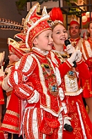 03 PriEmpfRoteFunken 2025-02-29  (5)  Der Mittwoch vor Altweiber - Um 11.11Uhr starten wir an diesem Tag in Rheinhausen in der Erlöserkirche. Darin Finder der traditionelle Bügermeisterempfang Rheinhausens statt. Nicht weil unser Bus zum TÜV muss, nein wir fahren nach Neumühl zur DEKRA zum Prinzenwiegen. Prinz Holger II. und wir werden gegen Kartons voller Wurfmaterial aufgewogen. Abends dann noch mal in das IntercityHotel zum Prinzenempfang der Roten Funken, Tradition halt am Vorabend zu Altweiber. : DVPJ, Holger II, Kinderprinz Phil II., Prinzessin, Mia I., Prinzessin Mia I., HDK, Duisburg, Karneval, Helau, Tollität, Event, Session 2024, Session 2025, Hauptausschuss, Gemeinschaft, Hauptausschuss Karneval Duisburg, Duisburg ist echt
