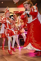 03 PriEmpfRoteFunken 2025-02-29  (8)  Der Mittwoch vor Altweiber - Um 11.11Uhr starten wir an diesem Tag in Rheinhausen in der Erlöserkirche. Darin Finder der traditionelle Bügermeisterempfang Rheinhausens statt. Nicht weil unser Bus zum TÜV muss, nein wir fahren nach Neumühl zur DEKRA zum Prinzenwiegen. Prinz Holger II. und wir werden gegen Kartons voller Wurfmaterial aufgewogen. Abends dann noch mal in das IntercityHotel zum Prinzenempfang der Roten Funken, Tradition halt am Vorabend zu Altweiber. : DVPJ, Holger II, Kinderprinz Phil II., Prinzessin, Mia I., Prinzessin Mia I., HDK, Duisburg, Karneval, Helau, Tollität, Event, Session 2024, Session 2025, Hauptausschuss, Gemeinschaft, Hauptausschuss Karneval Duisburg, Duisburg ist echt