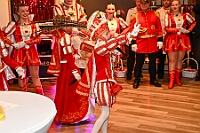 03 PriEmpfRoteFunken 2025-02-29  (9)  Der Mittwoch vor Altweiber - Um 11.11Uhr starten wir an diesem Tag in Rheinhausen in der Erlöserkirche. Darin Finder der traditionelle Bügermeisterempfang Rheinhausens statt. Nicht weil unser Bus zum TÜV muss, nein wir fahren nach Neumühl zur DEKRA zum Prinzenwiegen. Prinz Holger II. und wir werden gegen Kartons voller Wurfmaterial aufgewogen. Abends dann noch mal in das IntercityHotel zum Prinzenempfang der Roten Funken, Tradition halt am Vorabend zu Altweiber. : DVPJ, Holger II, Kinderprinz Phil II., Prinzessin, Mia I., Prinzessin Mia I., HDK, Duisburg, Karneval, Helau, Tollität, Event, Session 2024, Session 2025, Hauptausschuss, Gemeinschaft, Hauptausschuss Karneval Duisburg, Duisburg ist echt