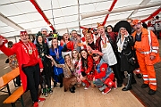 01 HDK Festzelt 2025-02-27 16  Weiberfastnacht 2025 - ein Ausschnitt - Es beginnt mit dem Rathaussturm im Festzelt des HDK auf dem Festplatz „Am Güterbahnhof“. Pure Party-Stimmung im vollen Zelt um 11:11 Uhr. Der Tag ist voller Termine, einer davon ist am späten Nachmittag bei der 1. KG Baerl, bei „Freya“, mit der deren Altweiber-Party. Diese gibt es dann auch zwei Termin weiter, der letzte Termin dann im Süden bei der KG Alle Mann an Bord den „Blauen Jungs“. Auch hier wie überall an diesem Tag ein volles Haus. : DVPJ, Holger II, Kinderprinz Phil II., Prinzessin, Mia I., Prinzessin Mia I., HDK, Duisburg, Karneval, Helau, Tollität, Event, Session 2024, Session 2025, Hauptausschuss, Gemeinschaft, Hauptausschuss Karneval Duisburg, Duisburg ist echt