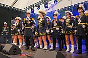 01 HDK Festzelt 2025-02-27 22  Weiberfastnacht 2025 - ein Ausschnitt - Es beginnt mit dem Rathaussturm im Festzelt des HDK auf dem Festplatz „Am Güterbahnhof“. Pure Party-Stimmung im vollen Zelt um 11:11 Uhr. Der Tag ist voller Termine, einer davon ist am späten Nachmittag bei der 1. KG Baerl, bei „Freya“, mit der deren Altweiber-Party. Diese gibt es dann auch zwei Termin weiter, der letzte Termin dann im Süden bei der KG Alle Mann an Bord den „Blauen Jungs“. Auch hier wie überall an diesem Tag ein volles Haus. : DVPJ, Holger II, Kinderprinz Phil II., Prinzessin, Mia I., Prinzessin Mia I., HDK, Duisburg, Karneval, Helau, Tollität, Event, Session 2024, Session 2025, Hauptausschuss, Gemeinschaft, Hauptausschuss Karneval Duisburg, Duisburg ist echt