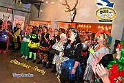 02 KGBaerlAltweiberp 2025-02-27 01  Weiberfastnacht 2025 - ein Ausschnitt - Es beginnt mit dem Rathaussturm im Festzelt des HDK auf dem Festplatz „Am Güterbahnhof“. Pure Party-Stimmung im vollen Zelt um 11:11 Uhr. Der Tag ist voller Termine, einer davon ist am späten Nachmittag bei der 1. KG Baerl, bei „Freya“, mit der deren Altweiber-Party. Diese gibt es dann auch zwei Termin weiter, der letzte Termin dann im Süden bei der KG Alle Mann an Bord den „Blauen Jungs“. Auch hier wie überall an diesem Tag ein volles Haus. : DVPJ, Holger II, Kinderprinz Phil II., Prinzessin, Mia I., Prinzessin Mia I., HDK, Duisburg, Karneval, Helau, Tollität, Event, Session 2024, Session 2025, Hauptausschuss, Gemeinschaft, Hauptausschuss Karneval Duisburg, Duisburg ist echt