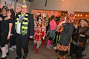 02 KGBaerlAltweiberp 2025-02-27 04  Weiberfastnacht 2025 - ein Ausschnitt - Es beginnt mit dem Rathaussturm im Festzelt des HDK auf dem Festplatz „Am Güterbahnhof“. Pure Party-Stimmung im vollen Zelt um 11:11 Uhr. Der Tag ist voller Termine, einer davon ist am späten Nachmittag bei der 1. KG Baerl, bei „Freya“, mit der deren Altweiber-Party. Diese gibt es dann auch zwei Termin weiter, der letzte Termin dann im Süden bei der KG Alle Mann an Bord den „Blauen Jungs“. Auch hier wie überall an diesem Tag ein volles Haus. : DVPJ, Holger II, Kinderprinz Phil II., Prinzessin, Mia I., Prinzessin Mia I., HDK, Duisburg, Karneval, Helau, Tollität, Event, Session 2024, Session 2025, Hauptausschuss, Gemeinschaft, Hauptausschuss Karneval Duisburg, Duisburg ist echt