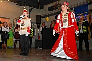 02 KGBaerlAltweiberp 2025-02-27 10  Weiberfastnacht 2025 - ein Ausschnitt - Es beginnt mit dem Rathaussturm im Festzelt des HDK auf dem Festplatz „Am Güterbahnhof“. Pure Party-Stimmung im vollen Zelt um 11:11 Uhr. Der Tag ist voller Termine, einer davon ist am späten Nachmittag bei der 1. KG Baerl, bei „Freya“, mit der deren Altweiber-Party. Diese gibt es dann auch zwei Termin weiter, der letzte Termin dann im Süden bei der KG Alle Mann an Bord den „Blauen Jungs“. Auch hier wie überall an diesem Tag ein volles Haus. : DVPJ, Holger II, Kinderprinz Phil II., Prinzessin, Mia I., Prinzessin Mia I., HDK, Duisburg, Karneval, Helau, Tollität, Event, Session 2024, Session 2025, Hauptausschuss, Gemeinschaft, Hauptausschuss Karneval Duisburg, Duisburg ist echt