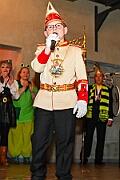 02 KGBaerlAltweiberp 2025-02-27 11  Weiberfastnacht 2025 - ein Ausschnitt - Es beginnt mit dem Rathaussturm im Festzelt des HDK auf dem Festplatz „Am Güterbahnhof“. Pure Party-Stimmung im vollen Zelt um 11:11 Uhr. Der Tag ist voller Termine, einer davon ist am späten Nachmittag bei der 1. KG Baerl, bei „Freya“, mit der deren Altweiber-Party. Diese gibt es dann auch zwei Termin weiter, der letzte Termin dann im Süden bei der KG Alle Mann an Bord den „Blauen Jungs“. Auch hier wie überall an diesem Tag ein volles Haus. : DVPJ, Holger II, Kinderprinz Phil II., Prinzessin, Mia I., Prinzessin Mia I., HDK, Duisburg, Karneval, Helau, Tollität, Event, Session 2024, Session 2025, Hauptausschuss, Gemeinschaft, Hauptausschuss Karneval Duisburg, Duisburg ist echt