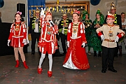 02 KGBaerlAltweiberp 2025-02-27 13  Weiberfastnacht 2025 - ein Ausschnitt - Es beginnt mit dem Rathaussturm im Festzelt des HDK auf dem Festplatz „Am Güterbahnhof“. Pure Party-Stimmung im vollen Zelt um 11:11 Uhr. Der Tag ist voller Termine, einer davon ist am späten Nachmittag bei der 1. KG Baerl, bei „Freya“, mit der deren Altweiber-Party. Diese gibt es dann auch zwei Termin weiter, der letzte Termin dann im Süden bei der KG Alle Mann an Bord den „Blauen Jungs“. Auch hier wie überall an diesem Tag ein volles Haus. : DVPJ, Holger II, Kinderprinz Phil II., Prinzessin, Mia I., Prinzessin Mia I., HDK, Duisburg, Karneval, Helau, Tollität, Event, Session 2024, Session 2025, Hauptausschuss, Gemeinschaft, Hauptausschuss Karneval Duisburg, Duisburg ist echt
