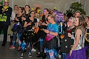 02 KGBaerlAltweiberp 2025-02-27 16  Weiberfastnacht 2025 - ein Ausschnitt - Es beginnt mit dem Rathaussturm im Festzelt des HDK auf dem Festplatz „Am Güterbahnhof“. Pure Party-Stimmung im vollen Zelt um 11:11 Uhr. Der Tag ist voller Termine, einer davon ist am späten Nachmittag bei der 1. KG Baerl, bei „Freya“, mit der deren Altweiber-Party. Diese gibt es dann auch zwei Termin weiter, der letzte Termin dann im Süden bei der KG Alle Mann an Bord den „Blauen Jungs“. Auch hier wie überall an diesem Tag ein volles Haus. : DVPJ, Holger II, Kinderprinz Phil II., Prinzessin, Mia I., Prinzessin Mia I., HDK, Duisburg, Karneval, Helau, Tollität, Event, Session 2024, Session 2025, Hauptausschuss, Gemeinschaft, Hauptausschuss Karneval Duisburg, Duisburg ist echt