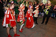 02 KGBaerlAltweiberp 2025-02-27 24  Weiberfastnacht 2025 - ein Ausschnitt - Es beginnt mit dem Rathaussturm im Festzelt des HDK auf dem Festplatz „Am Güterbahnhof“. Pure Party-Stimmung im vollen Zelt um 11:11 Uhr. Der Tag ist voller Termine, einer davon ist am späten Nachmittag bei der 1. KG Baerl, bei „Freya“, mit der deren Altweiber-Party. Diese gibt es dann auch zwei Termin weiter, der letzte Termin dann im Süden bei der KG Alle Mann an Bord den „Blauen Jungs“. Auch hier wie überall an diesem Tag ein volles Haus. : DVPJ, Holger II, Kinderprinz Phil II., Prinzessin, Mia I., Prinzessin Mia I., HDK, Duisburg, Karneval, Helau, Tollität, Event, Session 2024, Session 2025, Hauptausschuss, Gemeinschaft, Hauptausschuss Karneval Duisburg, Duisburg ist echt