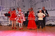 03 AMaB Altweibpa 2025-02-27 13  Weiberfastnacht 2025 - ein Ausschnitt - Es beginnt mit dem Rathaussturm im Festzelt des HDK auf dem Festplatz „Am Güterbahnhof“. Pure Party-Stimmung im vollen Zelt um 11:11 Uhr. Der Tag ist voller Termine, einer davon ist am späten Nachmittag bei der 1. KG Baerl, bei „Freya“, mit der deren Altweiber-Party. Diese gibt es dann auch zwei Termin weiter, der letzte Termin dann im Süden bei der KG Alle Mann an Bord den „Blauen Jungs“. Auch hier wie überall an diesem Tag ein volles Haus. : DVPJ, Holger II, Kinderprinz Phil II., Prinzessin, Mia I., Prinzessin Mia I., HDK, Duisburg, Karneval, Helau, Tollität, Event, Session 2024, Session 2025, Hauptausschuss, Gemeinschaft, Hauptausschuss Karneval Duisburg, Duisburg ist echt