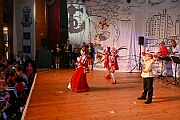 03 AMaB Altweibpa 2025-02-27 23  Weiberfastnacht 2025 - ein Ausschnitt - Es beginnt mit dem Rathaussturm im Festzelt des HDK auf dem Festplatz „Am Güterbahnhof“. Pure Party-Stimmung im vollen Zelt um 11:11 Uhr. Der Tag ist voller Termine, einer davon ist am späten Nachmittag bei der 1. KG Baerl, bei „Freya“, mit der deren Altweiber-Party. Diese gibt es dann auch zwei Termin weiter, der letzte Termin dann im Süden bei der KG Alle Mann an Bord den „Blauen Jungs“. Auch hier wie überall an diesem Tag ein volles Haus. : DVPJ, Holger II, Kinderprinz Phil II., Prinzessin, Mia I., Prinzessin Mia I., HDK, Duisburg, Karneval, Helau, Tollität, Event, Session 2024, Session 2025, Hauptausschuss, Gemeinschaft, Hauptausschuss Karneval Duisburg, Duisburg ist echt