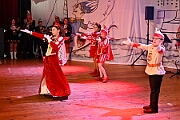 03 AMaB Altweibpa 2025-02-27 24  Weiberfastnacht 2025 - ein Ausschnitt - Es beginnt mit dem Rathaussturm im Festzelt des HDK auf dem Festplatz „Am Güterbahnhof“. Pure Party-Stimmung im vollen Zelt um 11:11 Uhr. Der Tag ist voller Termine, einer davon ist am späten Nachmittag bei der 1. KG Baerl, bei „Freya“, mit der deren Altweiber-Party. Diese gibt es dann auch zwei Termin weiter, der letzte Termin dann im Süden bei der KG Alle Mann an Bord den „Blauen Jungs“. Auch hier wie überall an diesem Tag ein volles Haus. : DVPJ, Holger II, Kinderprinz Phil II., Prinzessin, Mia I., Prinzessin Mia I., HDK, Duisburg, Karneval, Helau, Tollität, Event, Session 2024, Session 2025, Hauptausschuss, Gemeinschaft, Hauptausschuss Karneval Duisburg, Duisburg ist echt