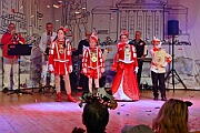03 AMaB Altweibpa 2025-02-27 27  Weiberfastnacht 2025 - ein Ausschnitt - Es beginnt mit dem Rathaussturm im Festzelt des HDK auf dem Festplatz „Am Güterbahnhof“. Pure Party-Stimmung im vollen Zelt um 11:11 Uhr. Der Tag ist voller Termine, einer davon ist am späten Nachmittag bei der 1. KG Baerl, bei „Freya“, mit der deren Altweiber-Party. Diese gibt es dann auch zwei Termin weiter, der letzte Termin dann im Süden bei der KG Alle Mann an Bord den „Blauen Jungs“. Auch hier wie überall an diesem Tag ein volles Haus. : DVPJ, Holger II, Kinderprinz Phil II., Prinzessin, Mia I., Prinzessin Mia I., HDK, Duisburg, Karneval, Helau, Tollität, Event, Session 2024, Session 2025, Hauptausschuss, Gemeinschaft, Hauptausschuss Karneval Duisburg, Duisburg ist echt