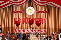 01 KinderKar Serm 2025-02-28 01  Karnevals Freitag Tour - Auf nach Serm. Dort im Festzelt findet wie in jedem Jahr der Kinderkarneval statt. Abends geht es dann nach Laar zur dortigen KG Rot-Gold. In der Mehrzweckhalle feiern die Jecken auf der Karnevalsparty. Eine kleine Karnevalsfeier erwartet uns dann danach in Wanheimerort. Der Spielmannszug der Prinzengarde feiert dort mit Freunden. : DVPJ, Holger II, Kinderprinz Phil II., Prinzessin, Mia I., Prinzessin Mia I., HDK, Duisburg, Karneval, Helau, Tollität, Event, Session 2024, Session 2025, Hauptausschuss, Gemeinschaft, Hauptausschuss Karneval Duisburg, Duisburg ist echt