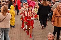 01 KinderKar Serm 2025-02-28 03  Karnevals Freitag Tour - Auf nach Serm. Dort im Festzelt findet wie in jedem Jahr der Kinderkarneval statt. Abends geht es dann nach Laar zur dortigen KG Rot-Gold. In der Mehrzweckhalle feiern die Jecken auf der Karnevalsparty. Eine kleine Karnevalsfeier erwartet uns dann danach in Wanheimerort. Der Spielmannszug der Prinzengarde feiert dort mit Freunden. : DVPJ, Holger II, Kinderprinz Phil II., Prinzessin, Mia I., Prinzessin Mia I., HDK, Duisburg, Karneval, Helau, Tollität, Event, Session 2024, Session 2025, Hauptausschuss, Gemeinschaft, Hauptausschuss Karneval Duisburg, Duisburg ist echt