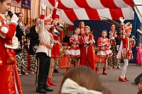 01 KinderKar Serm 2025-02-28 08  Karnevals Freitag Tour - Auf nach Serm. Dort im Festzelt findet wie in jedem Jahr der Kinderkarneval statt. Abends geht es dann nach Laar zur dortigen KG Rot-Gold. In der Mehrzweckhalle feiern die Jecken auf der Karnevalsparty. Eine kleine Karnevalsfeier erwartet uns dann danach in Wanheimerort. Der Spielmannszug der Prinzengarde feiert dort mit Freunden. : DVPJ, Holger II, Kinderprinz Phil II., Prinzessin, Mia I., Prinzessin Mia I., HDK, Duisburg, Karneval, Helau, Tollität, Event, Session 2024, Session 2025, Hauptausschuss, Gemeinschaft, Hauptausschuss Karneval Duisburg, Duisburg ist echt