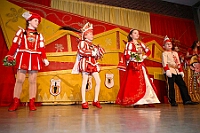 02 KarnevParty RGLAAR 2025-02-28 05  Karnevals Freitag Tour - Auf nach Serm. Dort im Festzelt findet wie in jedem Jahr der Kinderkarneval statt. Abends geht es dann nach Laar zur dortigen KG Rot-Gold. In der Mehrzweckhalle feiern die Jecken auf der Karnevalsparty. Eine kleine Karnevalsfeier erwartet uns dann danach in Wanheimerort. Der Spielmannszug der Prinzengarde feiert dort mit Freunden. : DVPJ, Holger II, Kinderprinz Phil II., Prinzessin, Mia I., Prinzessin Mia I., HDK, Duisburg, Karneval, Helau, Tollität, Event, Session 2024, Session 2025, Hauptausschuss, Gemeinschaft, Hauptausschuss Karneval Duisburg, Duisburg ist echt